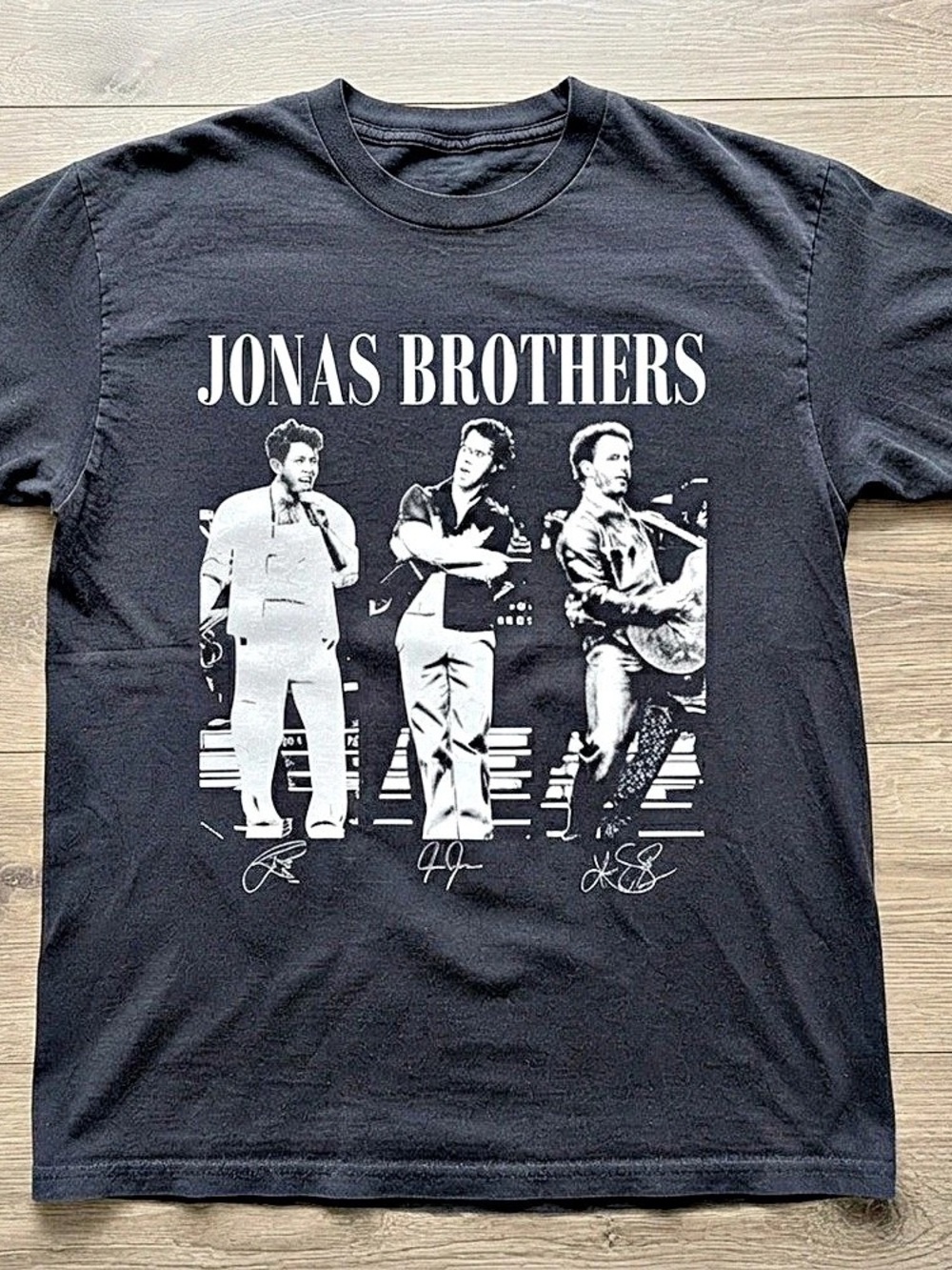 Jonas Brothers graphic tee in Black